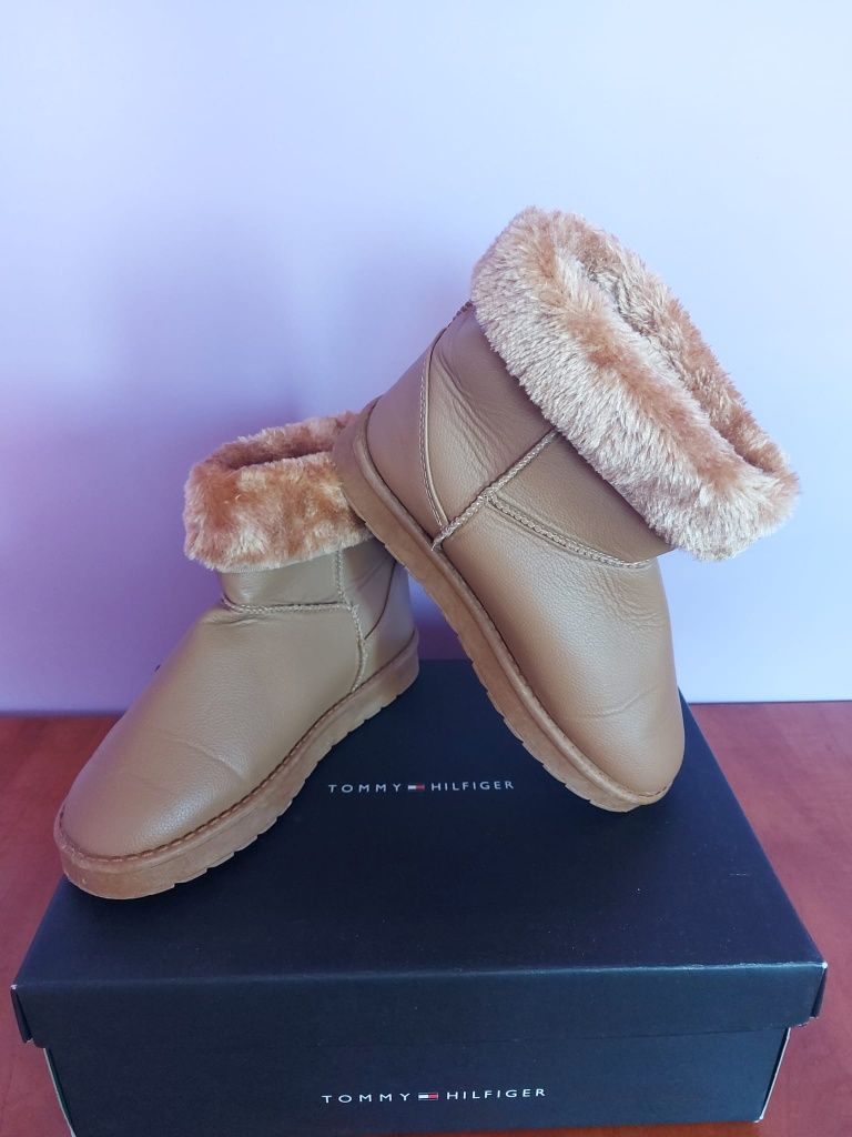 Vand Ghete Dama UGG cu Blanita Mărimea 38