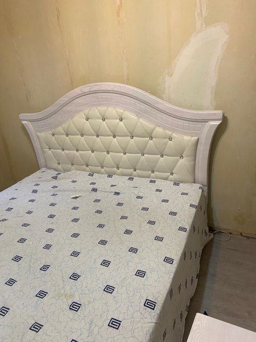 Продам спальный гарнитур
