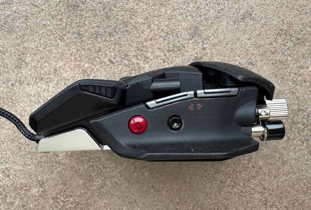 Продавам клавиатура Logitech G510s с подарък мишка