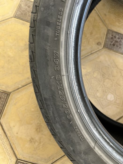 Bridgestone 235/45/р18 в хорошем состояний летние