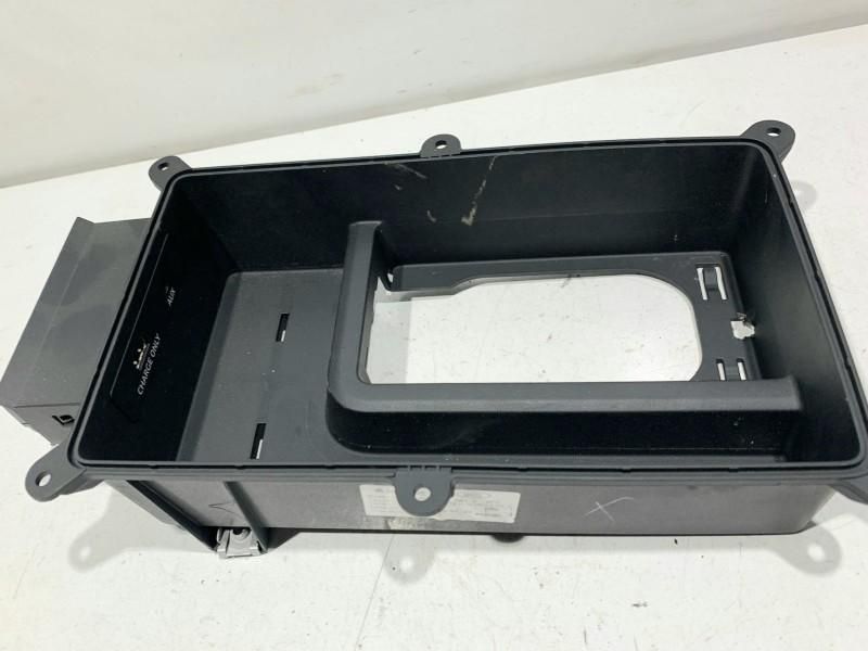 Spatiu depozitare cu usb Audi A4 (2015-2019) [8W2, B9] 8W0864981B