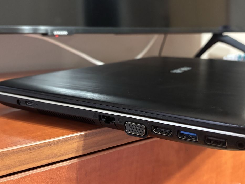 Vând Laptop ASUS