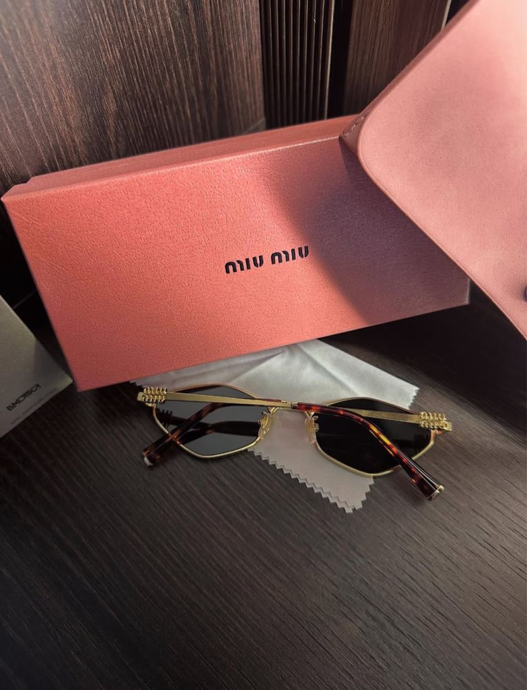 Слънчеви очила Miu Miu