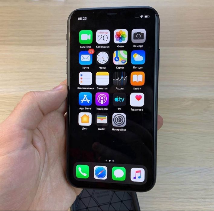 De vanzare IPhone 11 negru Stare Excelenta 10/10