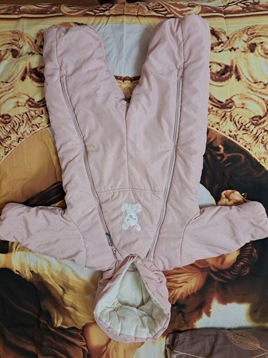 Продам зимние комбинезоны на девочку