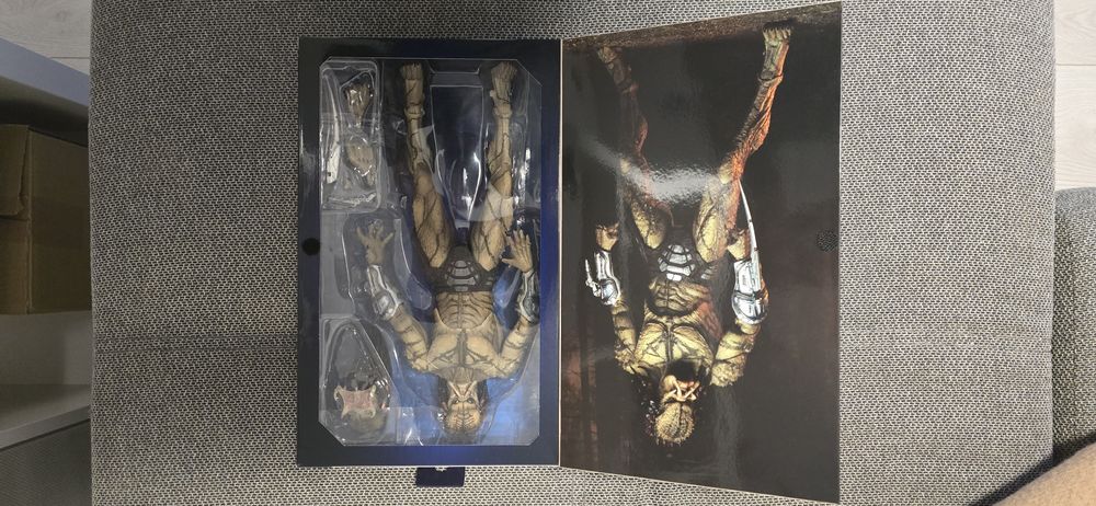 Figurina NECA The Predator Assassin Predator Deluxe Action Figure 28cm
