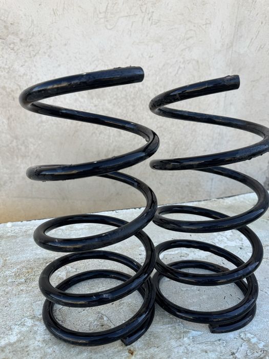 Продам пружины задние Монтеро спорт и паджеро 2