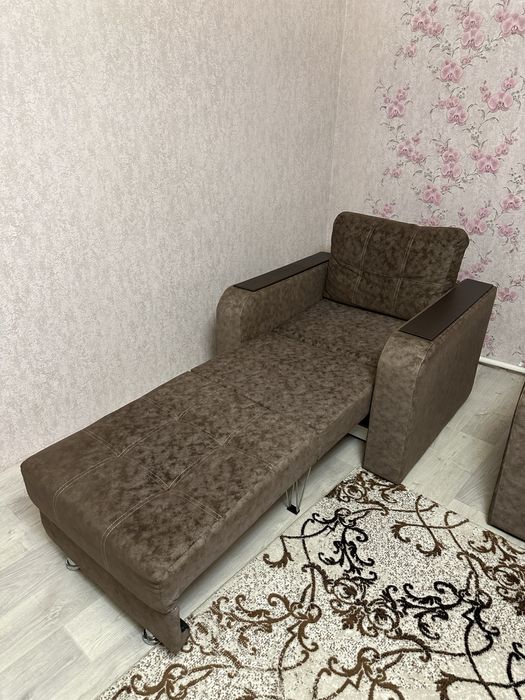 Диван новый, очень мягки удобный, нету царапина нету грязь,