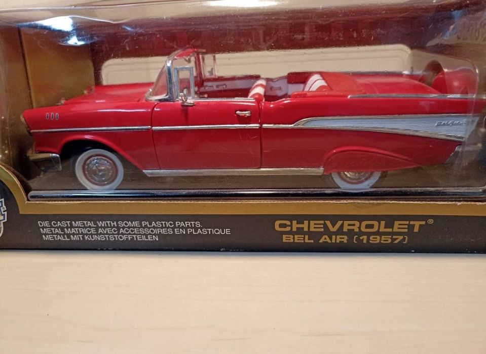 Chevrolet Bel Air 1957
Scara 1:18
Producător Road Tough 
Material meta