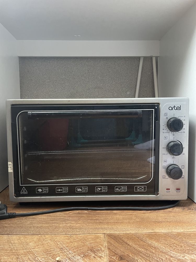 Продам духовку Artel