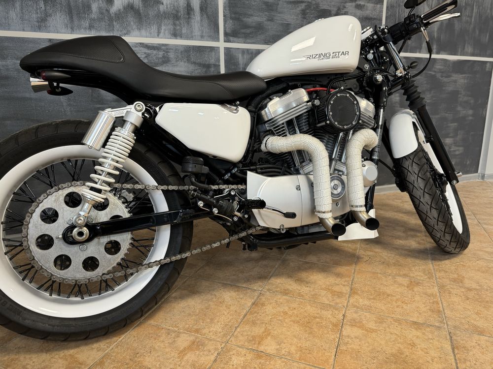 Harley Davidson-Sportster HL883