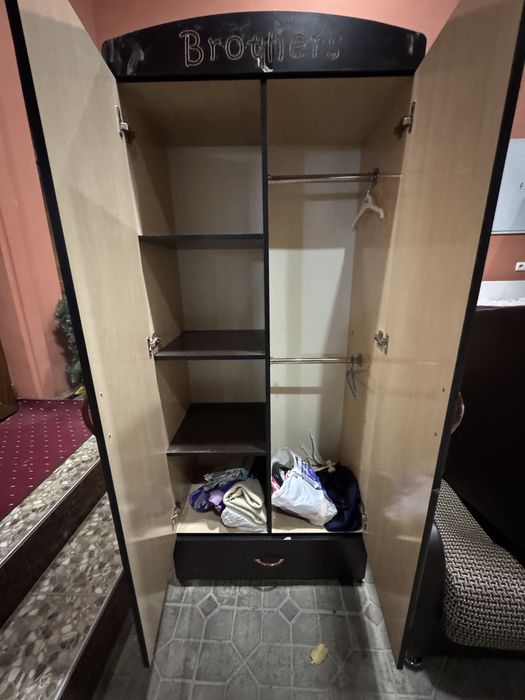 Продаю детскую кроватку со шкафом.