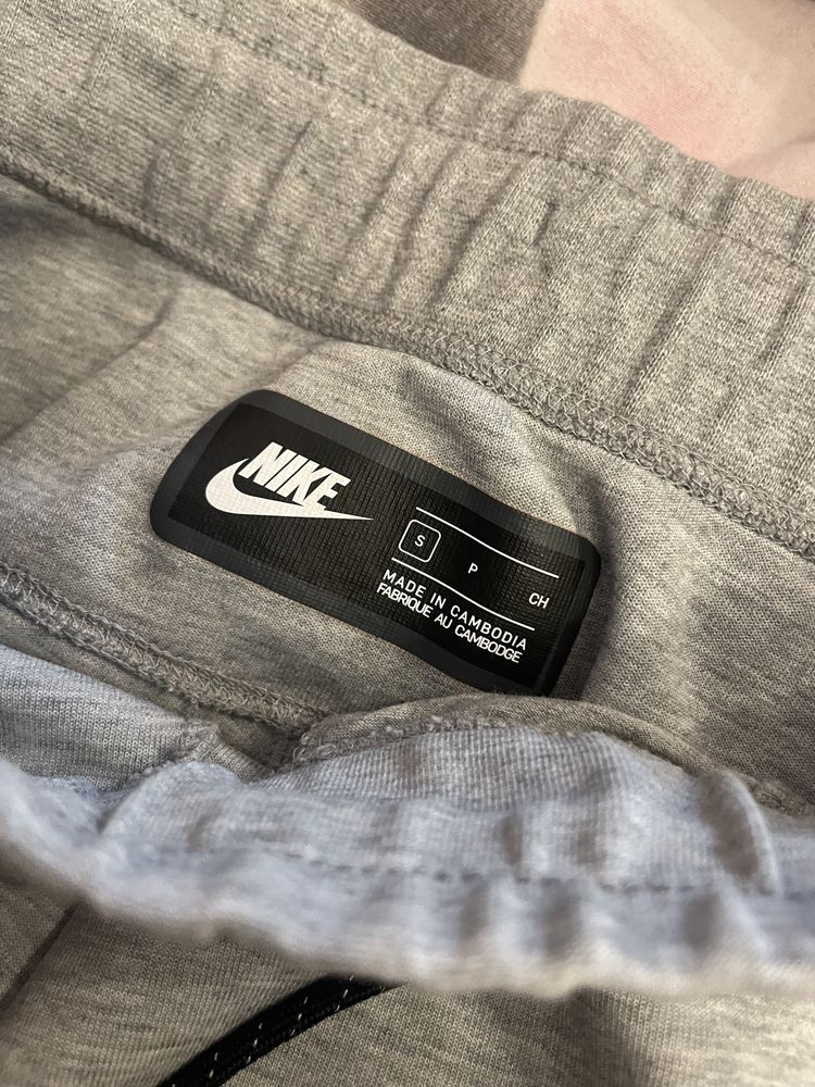 Nike tech fleece S