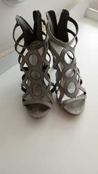 Дамски сиви обувки на ток 38 размер