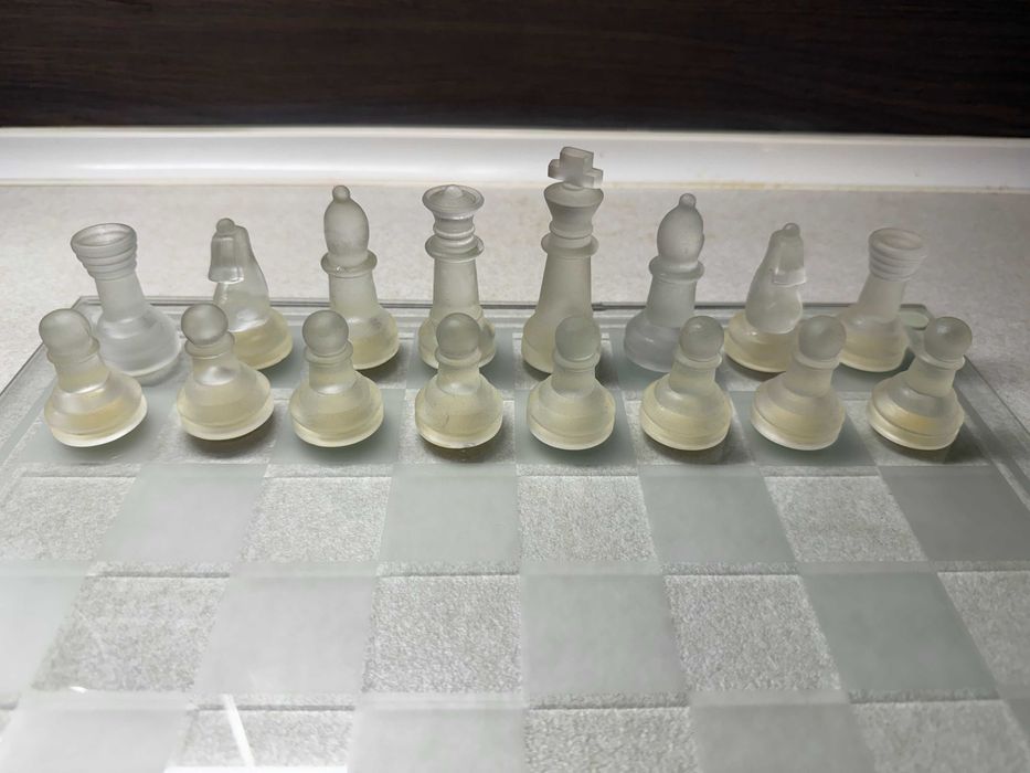 Стъклен шах за подарък