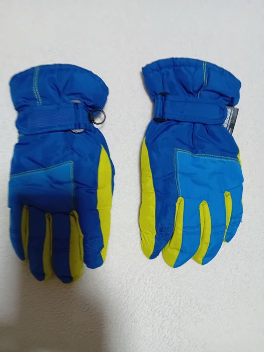 Vând geacă și căciulă îmblănită cu mănuși