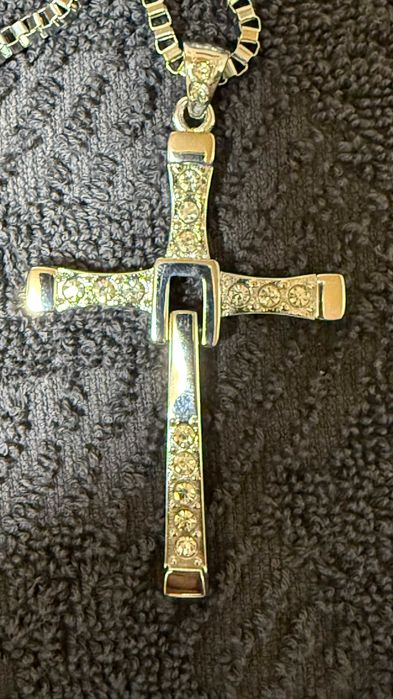 Lanț argintiu cu cruce Fast and Furios,Vin Diesel,aliaj zirconiu-inox