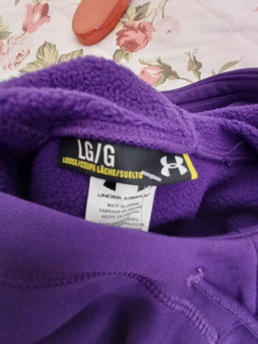 Продавам суитчер UNDER ARMOUR