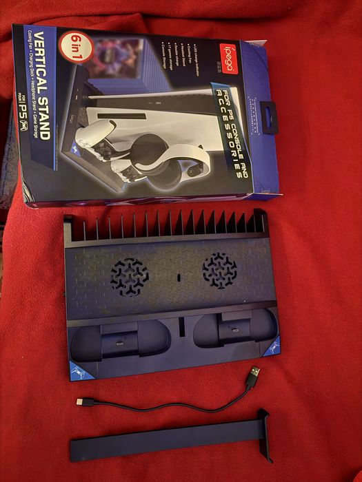 6 в 1 - Стойка, охладител, зареждане на контролери и слотове за игри