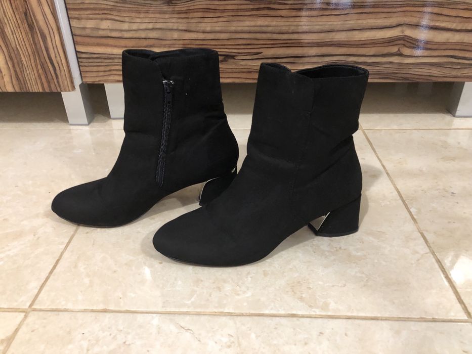 Vand botine 40 marca reserved