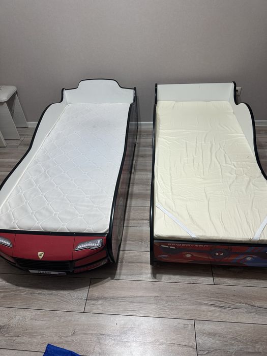 Детская кровать машинка