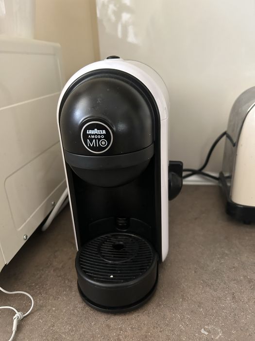 Еспресо кафемашина с капсули LAVAZZA MINU COMPACT A MODO MIO