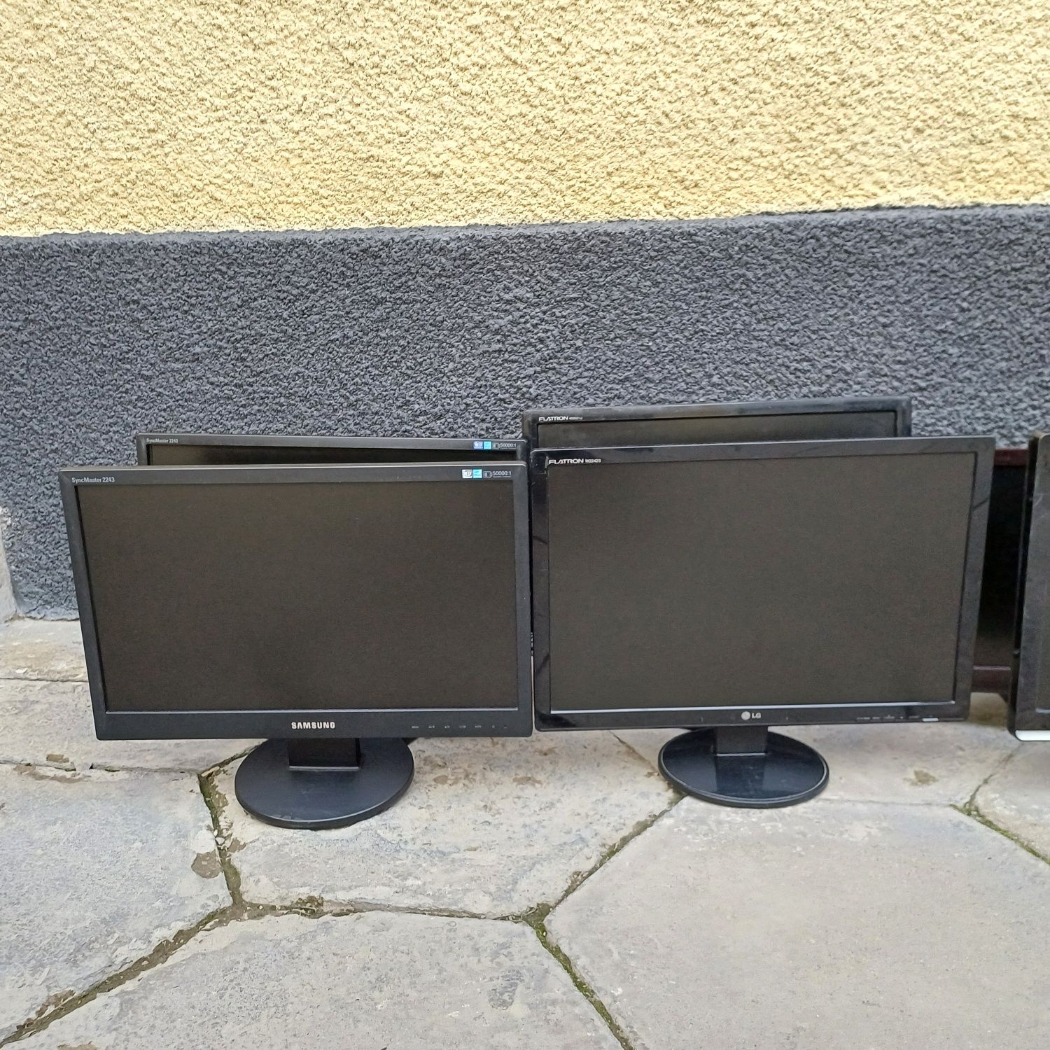 Продам мониторы 17" 19" 22" дюймов для видеонаблюдения офиса и