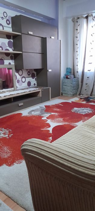 Vând apartament 2 camere (se poate face si de 3 camere)