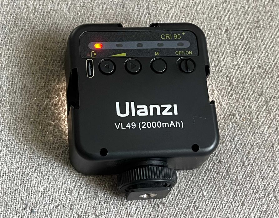 Lampa LED Ulanzi VL49 CRI 95  baterie reincarcabila 2000 mAh compacta