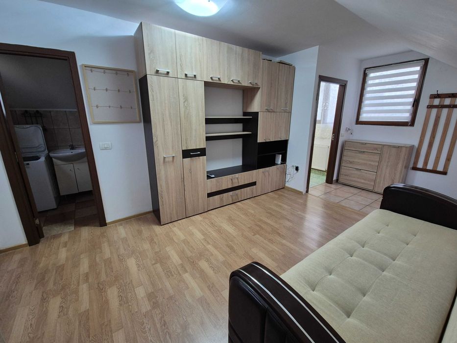 Inchiriez garsoniera