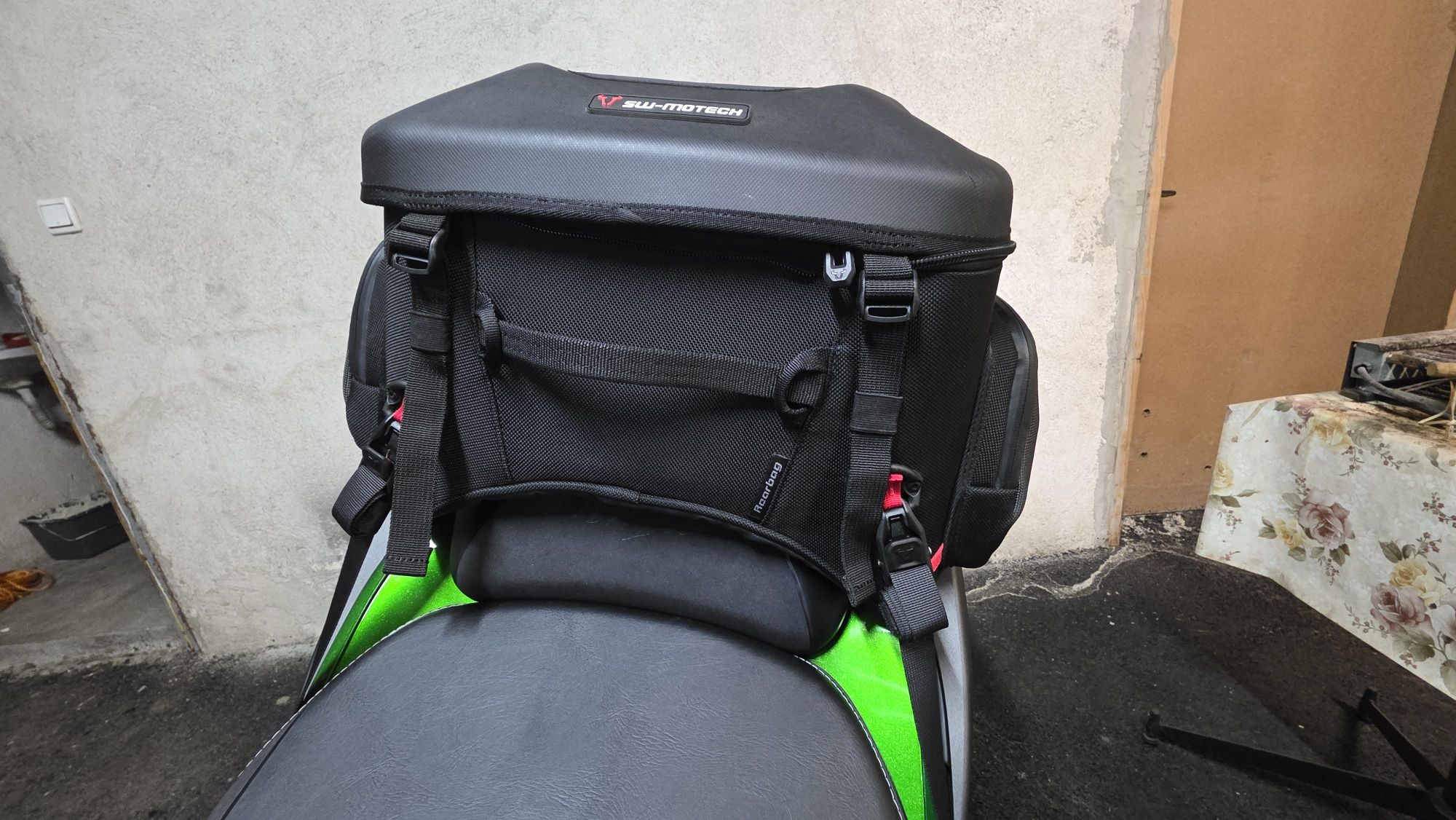 Мото чанта за опашка SW-Motech PRO Rearbag 22-34L