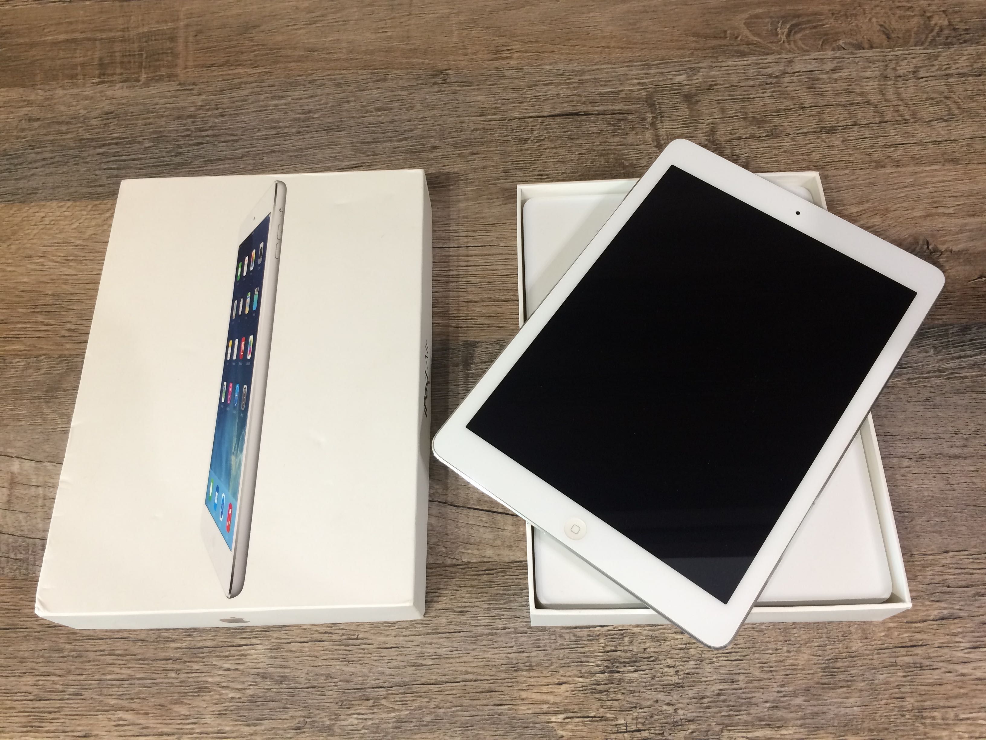 Таблет Apple iPad Air Wi-Fi Епъл Айпад Еър