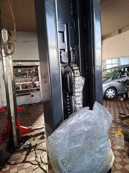 Двуколонен подемник