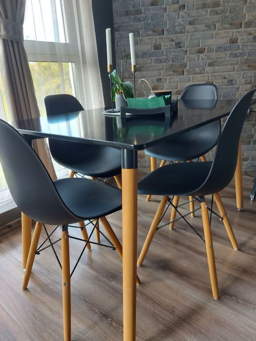 Трапезна маса с 4 стола за хранене