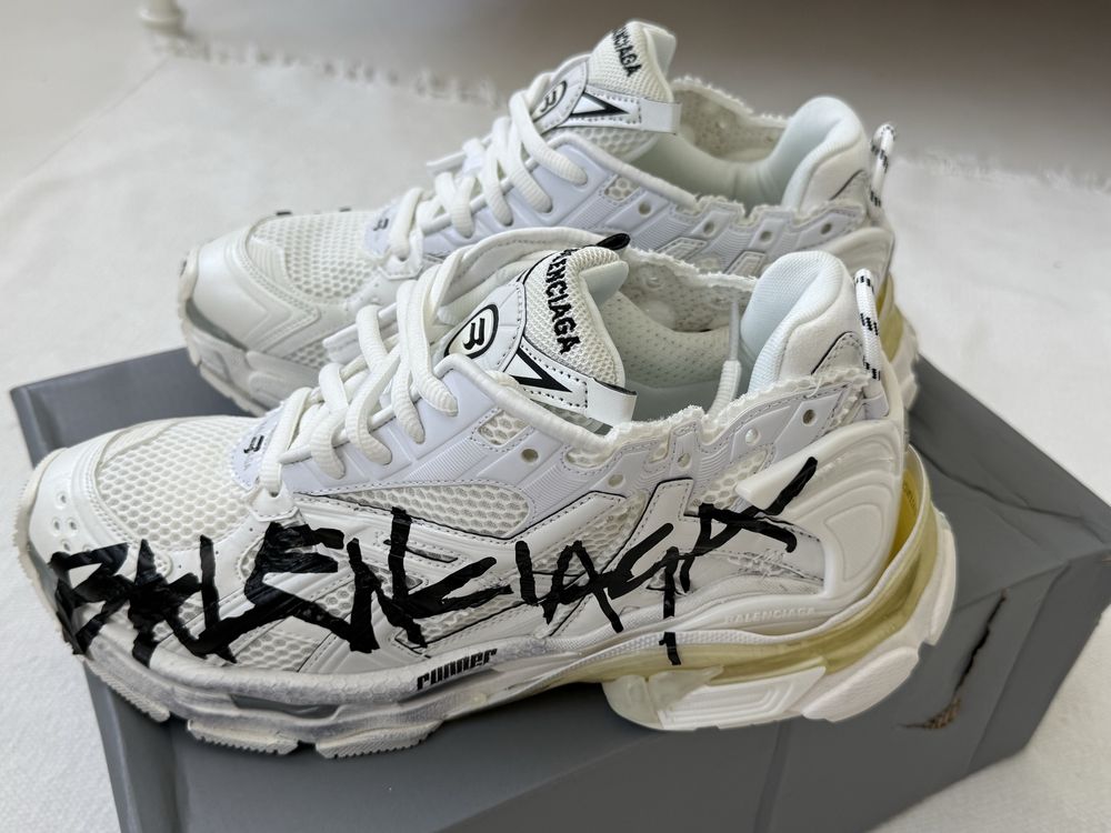Balenciaga runner