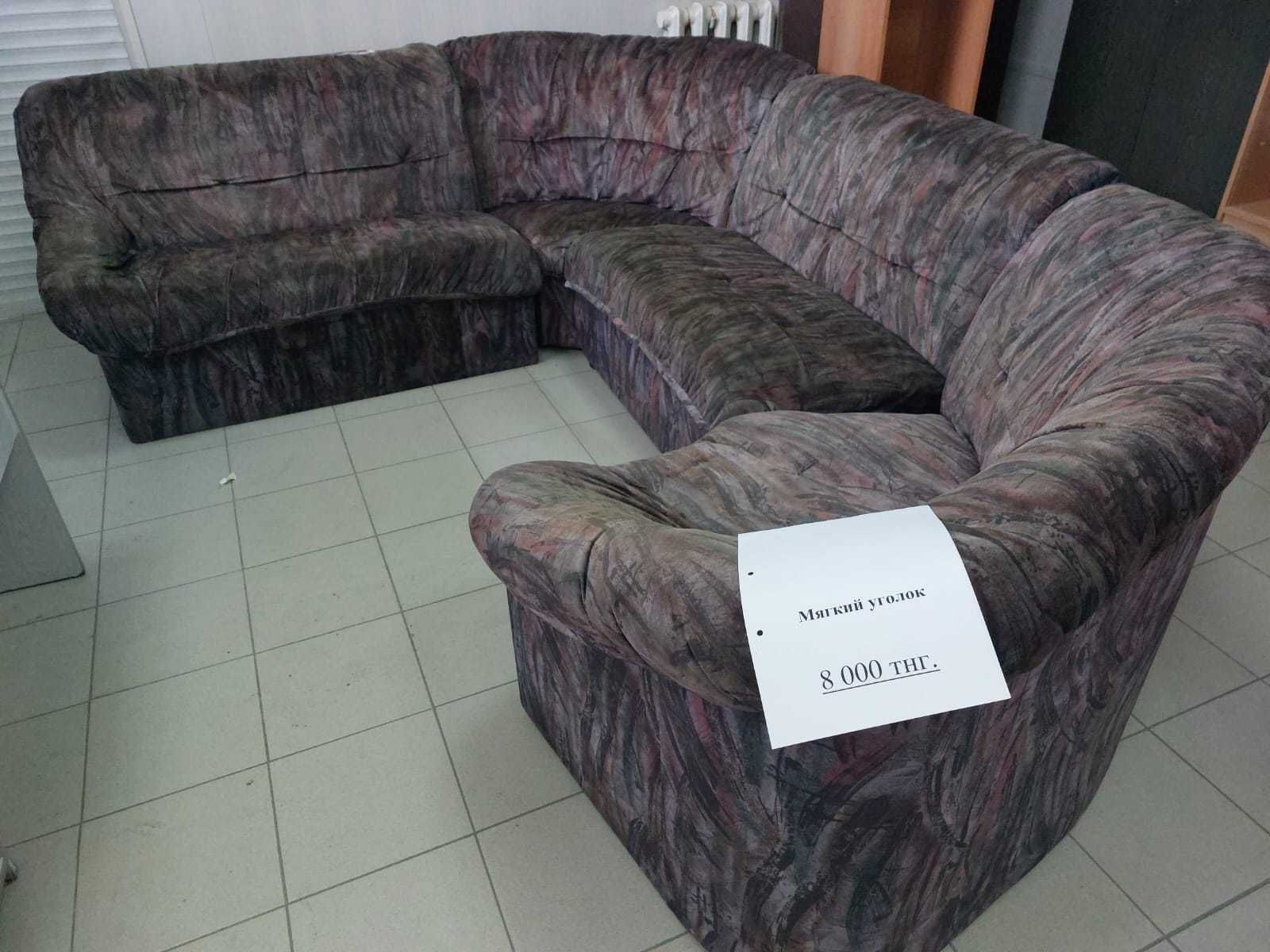 Продам Офисную мебель