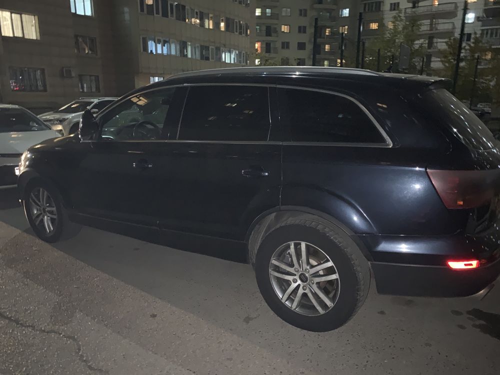 Ухоженный Audi Q7