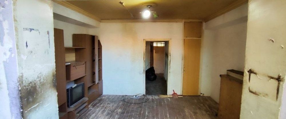 1 комнатная Галерейка юнусабад 2 квартал  1 этаж