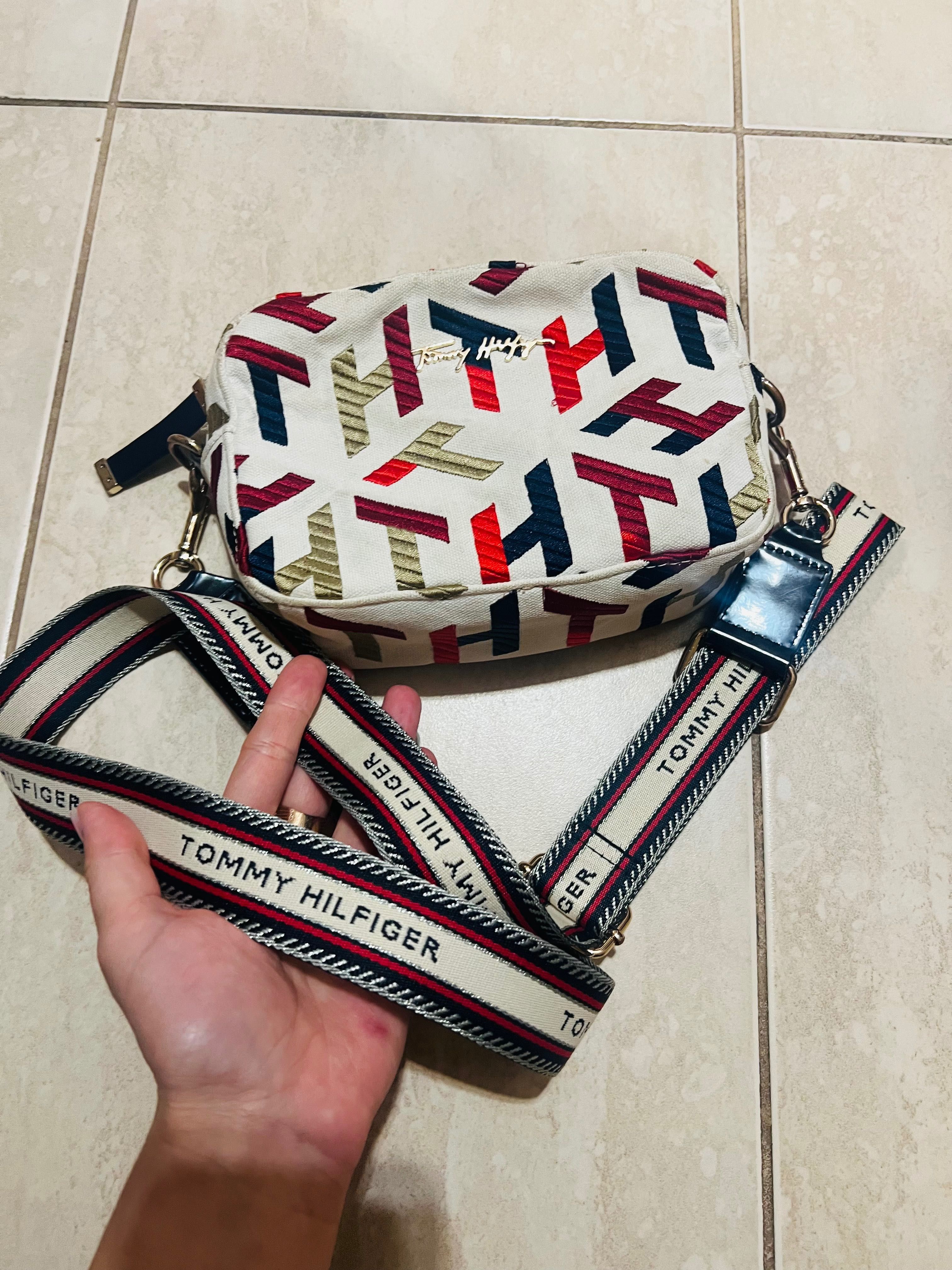 Оригинална чанта Tommy Hilfiger.