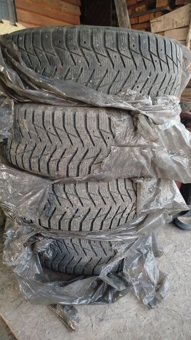 Продам комплект шин R17