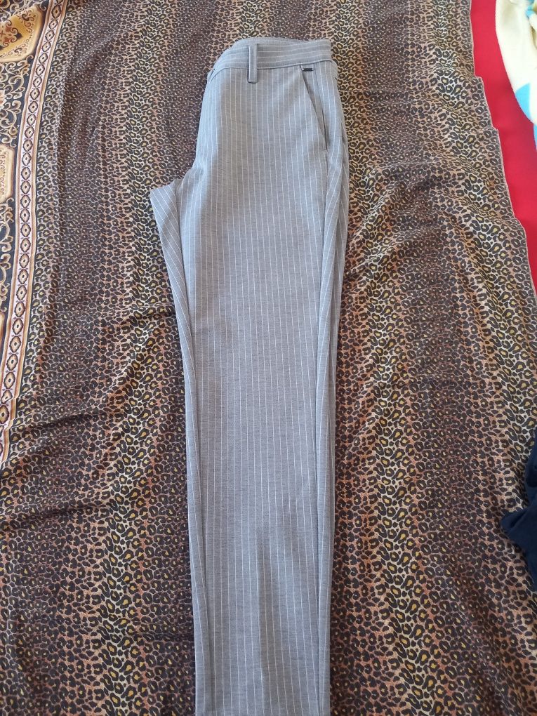 Vând blugi pantaloni massimo dutti
