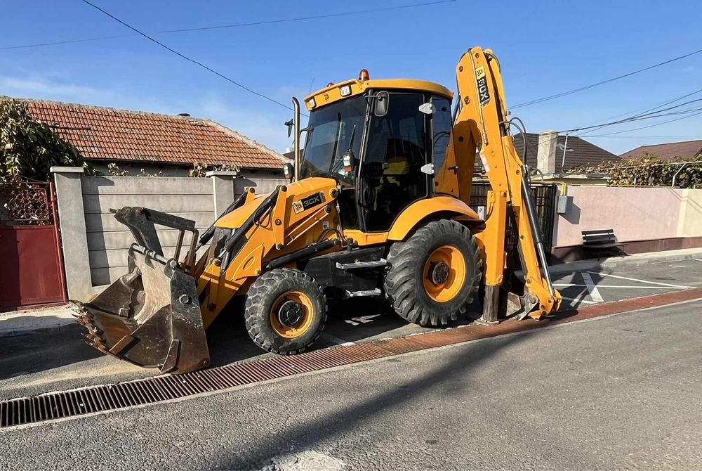 Inchiriez buldoexcavator si bene moloz
