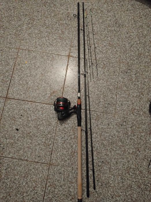 De vânzare echipament pescuit lansete+mulinete