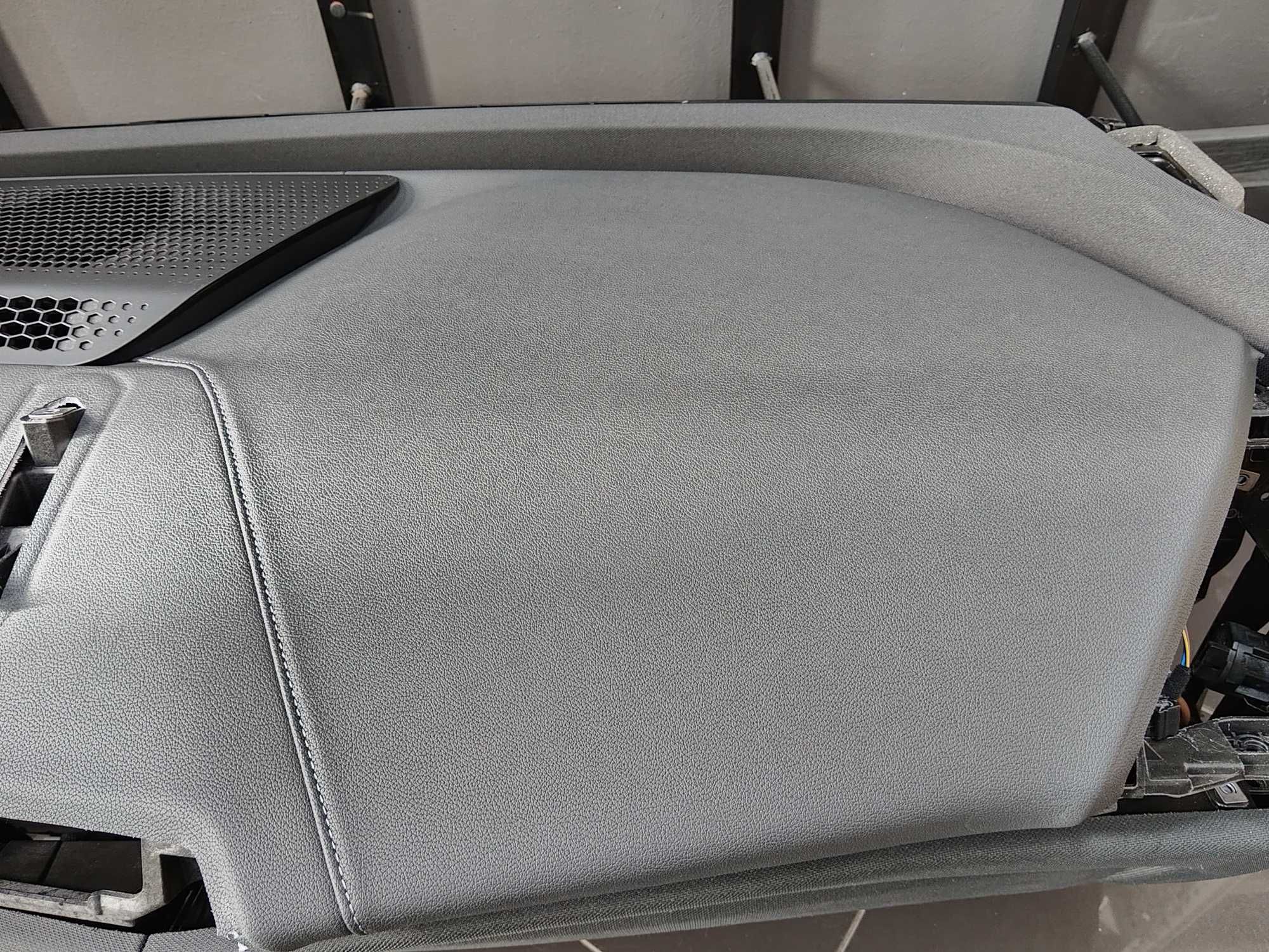 Черно Кожено Арматурно Табло BMW IX I20 Head Up