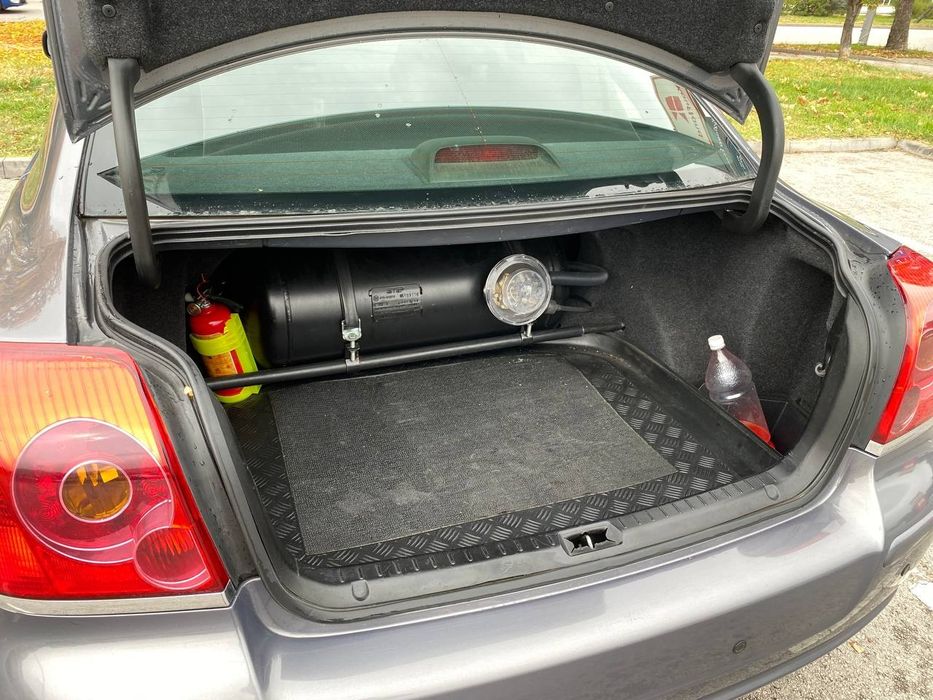 Toyota Avensis 1.8/газ/ автомат