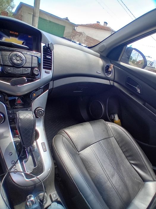 Chevrolet Cruze черен