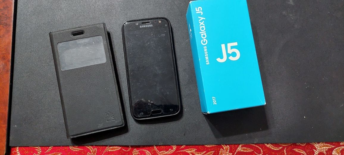 Телефон Samsung  Galaxy J 5