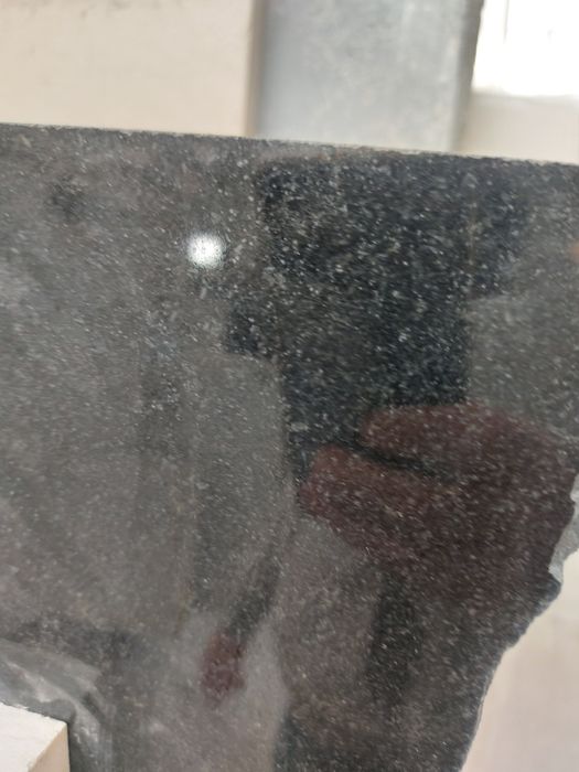 Granit negru lucios