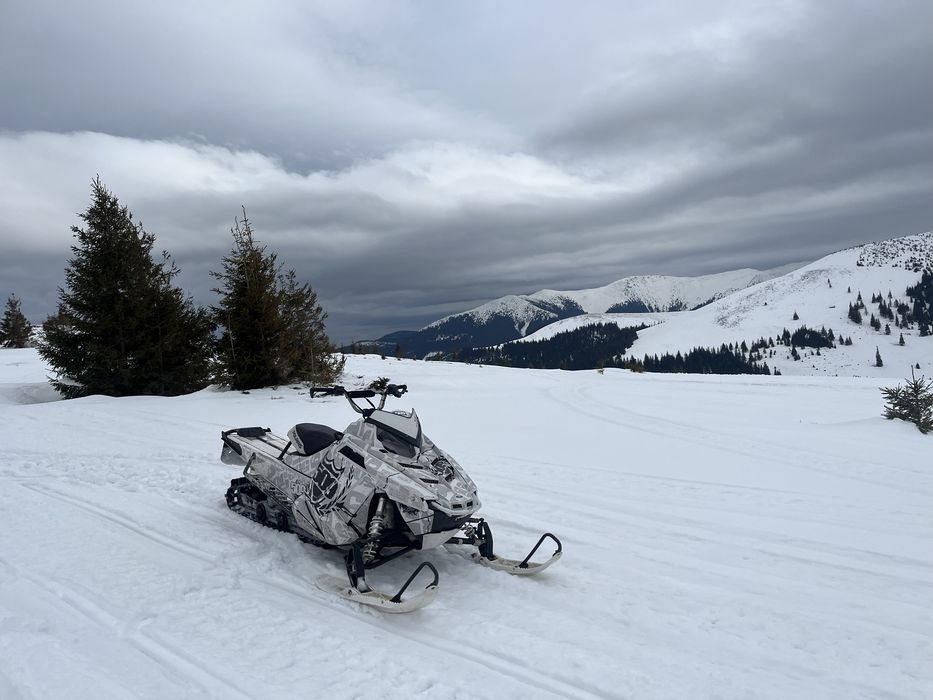 Snowmobil Polaris RMK 800