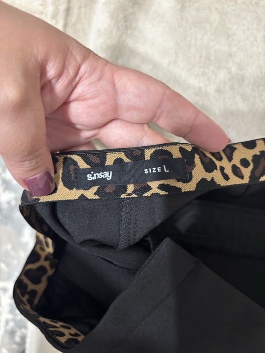 Vand pantaloni eleganti Sinsay